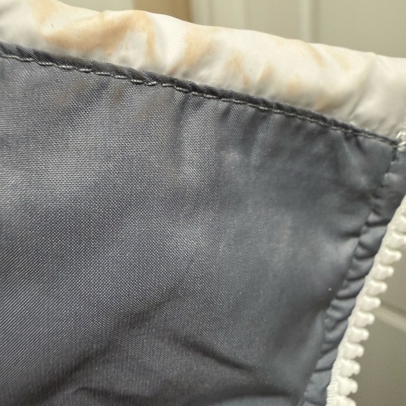 The North Face Women's Light Gray Puffer Jacket - Picture 8 of 9